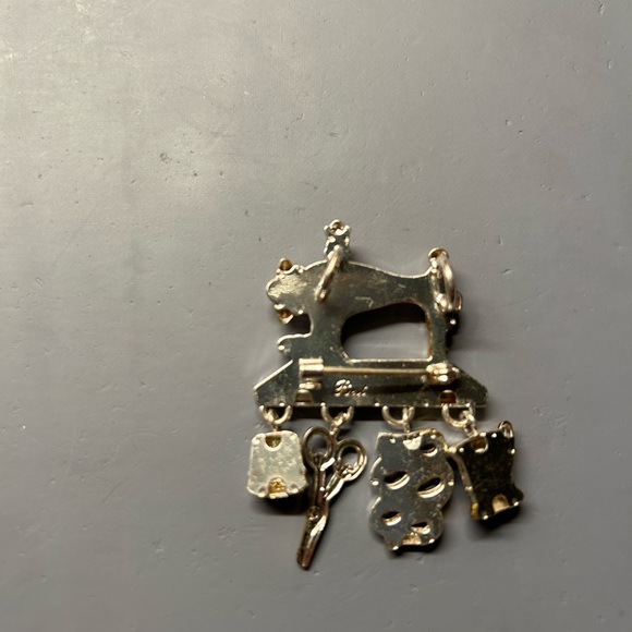 Vintage Sewing Machine Brooch with Charms - Picture 2 of 2